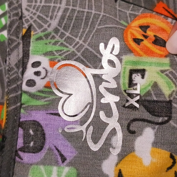 🎃Halloween Scrub 🎃UA Top  XL 🥳 👻 - Picture 7 of 9